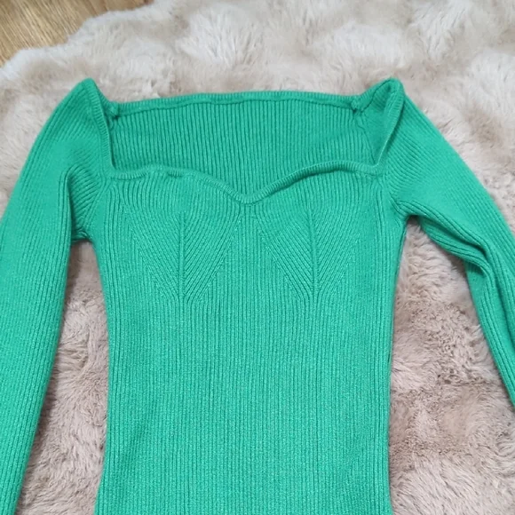 Green Off-Shoulder Ribbed Sweater - Picture 2 of 4